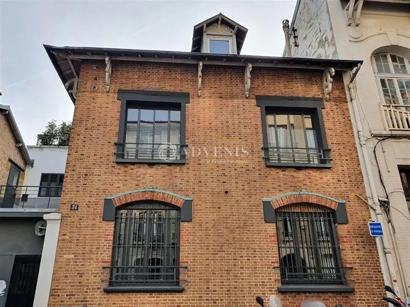 Office in Montrouge for lease Building Photo- Image 1 of 13