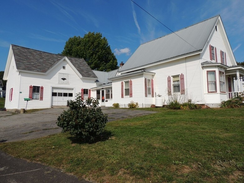 3 Stage Rd, Hermon, ME 04401