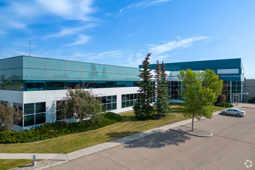 2728 Hopewell Pl NE, Calgary, AB for lease - Building Photo - Image 1 of 6