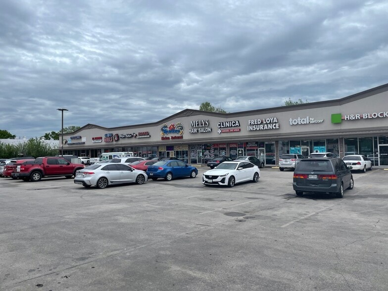 5516-5542 Airline Dr, Houston, TX for lease - Building Photo - Image 2 of 3