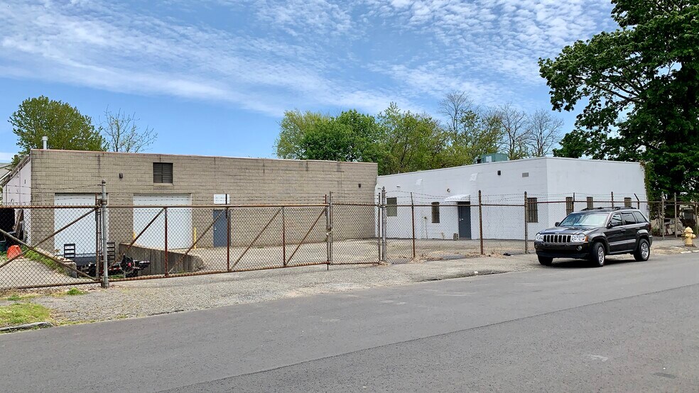 152 Wilmot Ave, Bridgeport, CT 06607