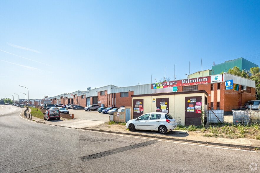 Industrial in Santa Perpètua de Mogoda, Barcelona for lease - Primary Photo - Image 1 of 2