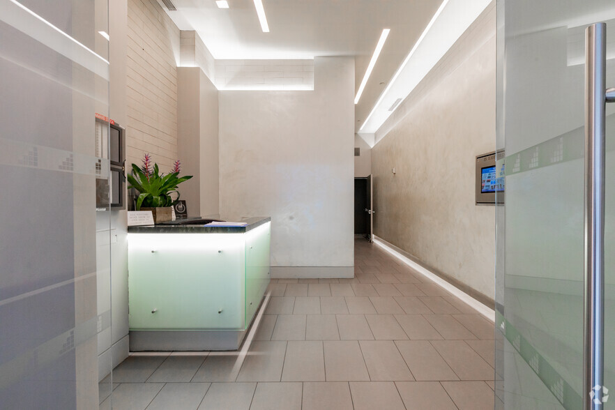 115 E 23rd St, New York, NY for lease - Lobby - Image 3 of 9