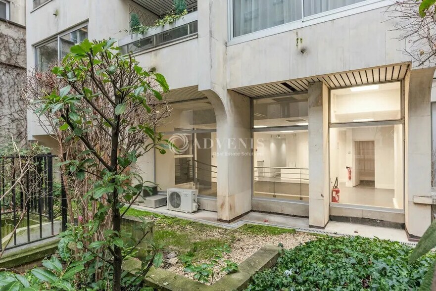 Office in Paris for lease - Building Photo - Image 2 of 10