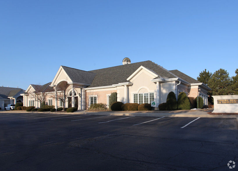 1981 W Downer Pl, Aurora, IL for sale - Primary Photo - Image 1 of 1