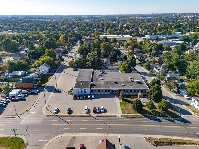 808 Dundas St, Woodstock, ON for sale - Aerial - Image 2 of 3