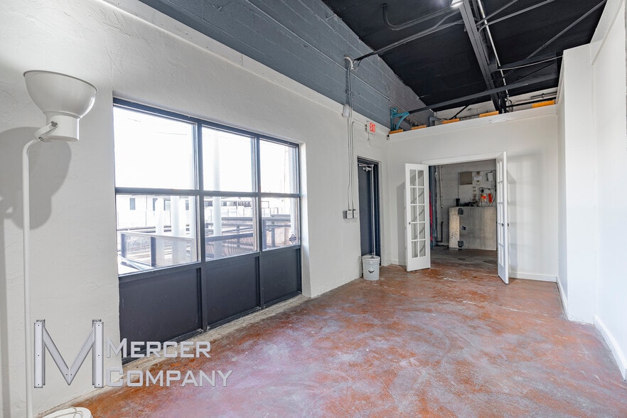 158 Express St, Dallas, TX for lease - Interior Photo - Image 3 of 6