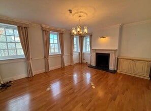 8 Berthelot St, Guernsey for lease Interior Photo- Image 2 of 4