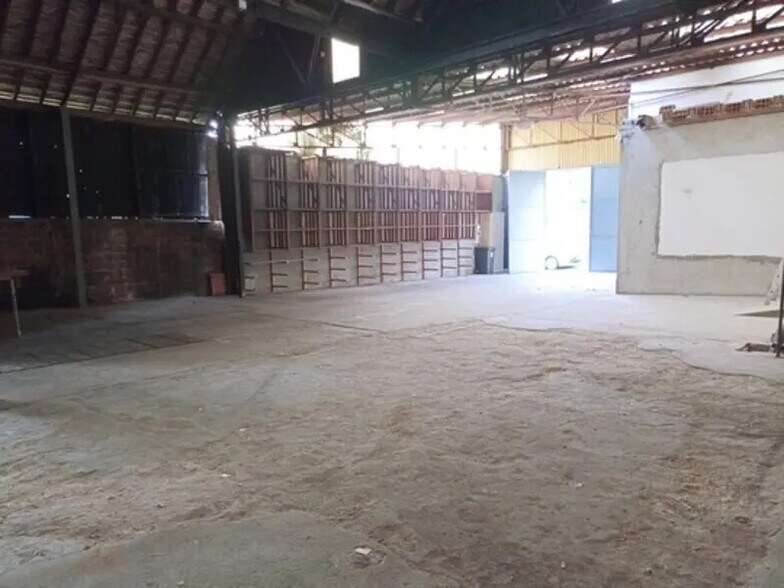 Industrial in Lardy for sale - Building Photo - Image 2 of 5