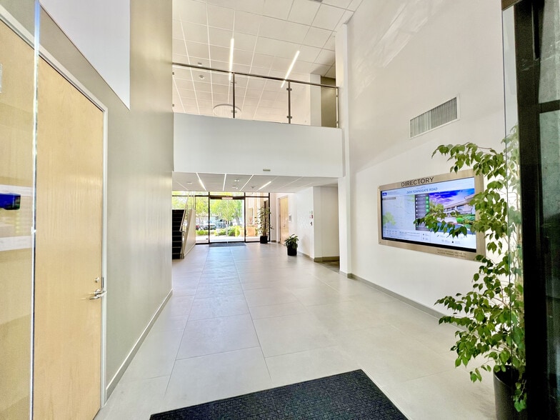 2659 Townsgate Rd, Westlake Village, CA for lease - Interior Photo - Image 3 of 9