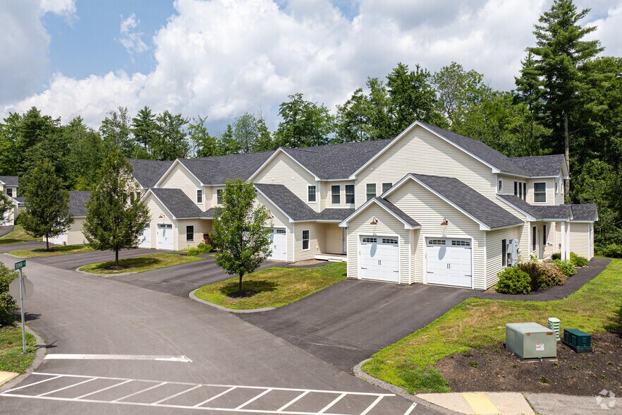 6 Truman Cir, Rochester, NH for sale - Primary Photo - Image 1 of 1