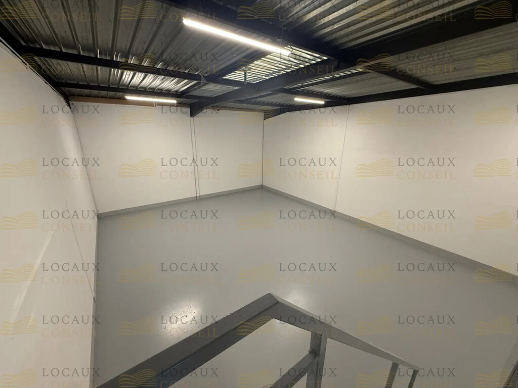Location Local d'activités 160 m² à 162 m² - Photo 1