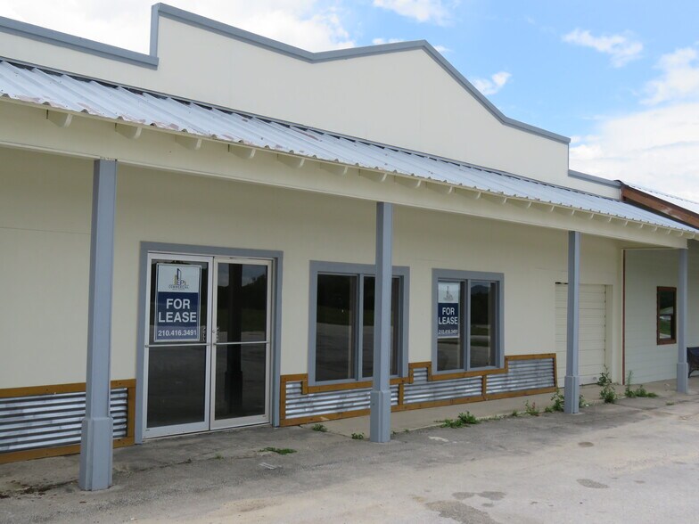 11696 State Hwy 16 South, Pipe Creek, TX for sale - Building Photo - Image 1 of 1