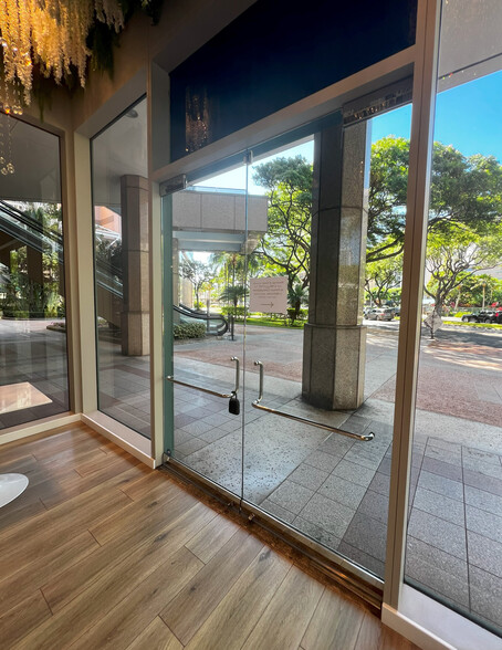 1888 Kalakaua Ave, Honolulu, HI for lease - Interior Photo - Image 3 of 9