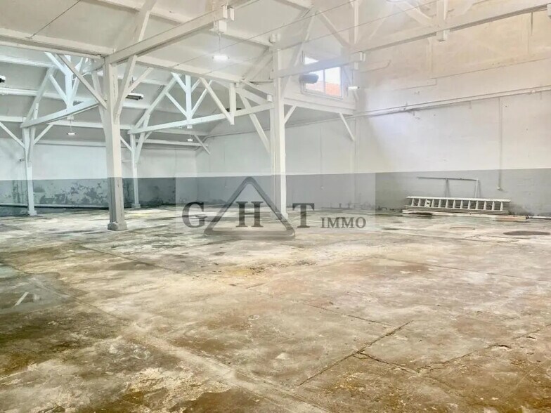 Industrial in Corbeil-Essonnes for sale - Interior Photo - Image 1 of 17