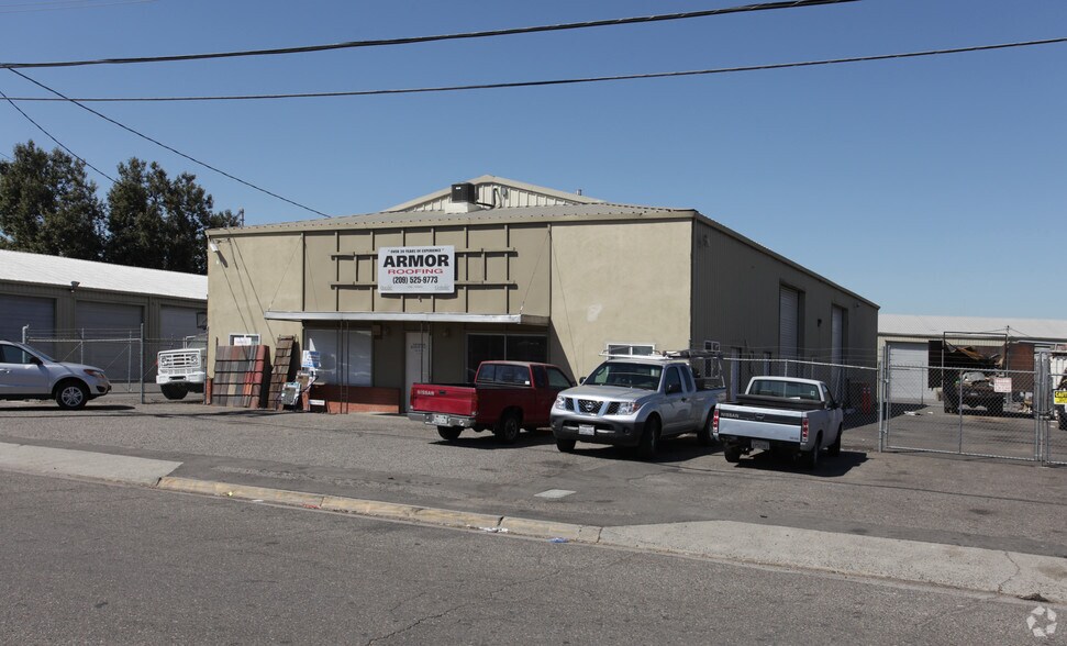 1413 Lone Palm Ave, Modesto, CA for lease - Building Photo - Image 1 of 11