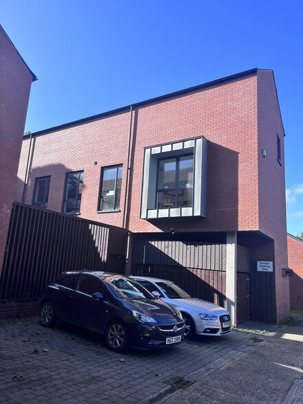 40-44 Eglantine Av, Belfast for lease - Building Photo - Image 2 of 7