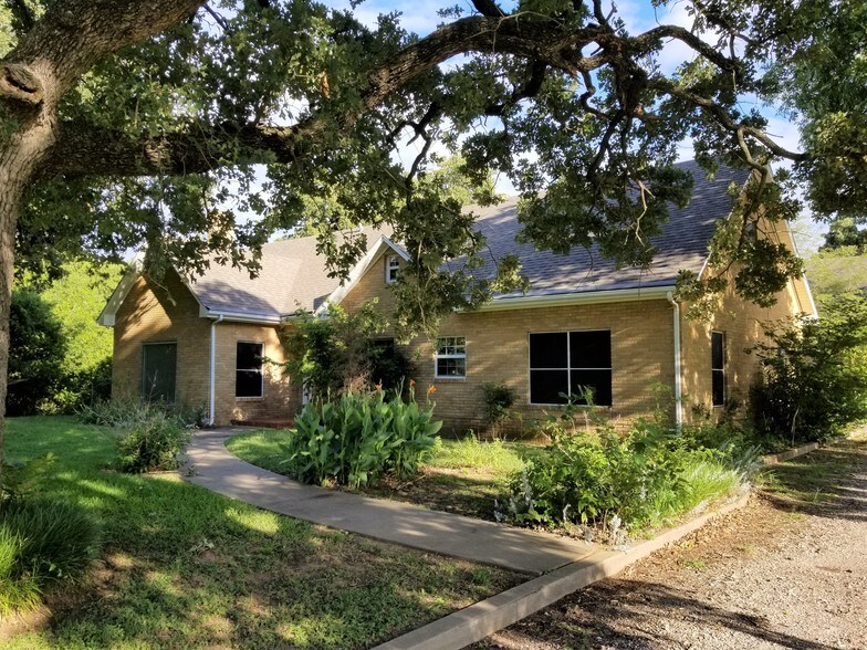 113 W 4th St, Keene, TX 76059