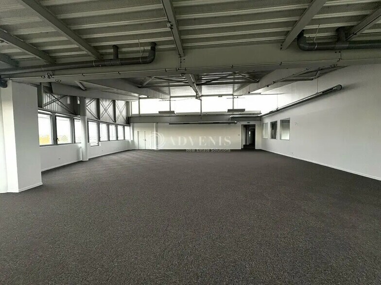 Office in Le Mans for lease - Interior Photo - Image 1 of 3