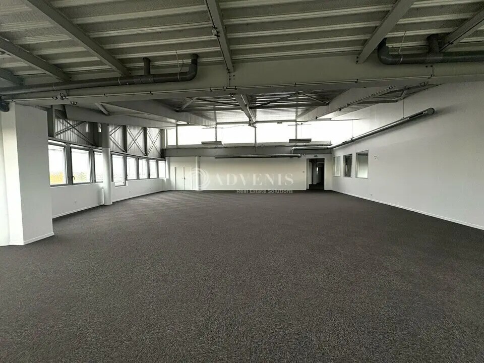 Office in Le Mans for lease Interior Photo- Image 1 of 4