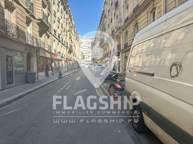 Retail in Paris for lease Building Photo- Image 1 of 3