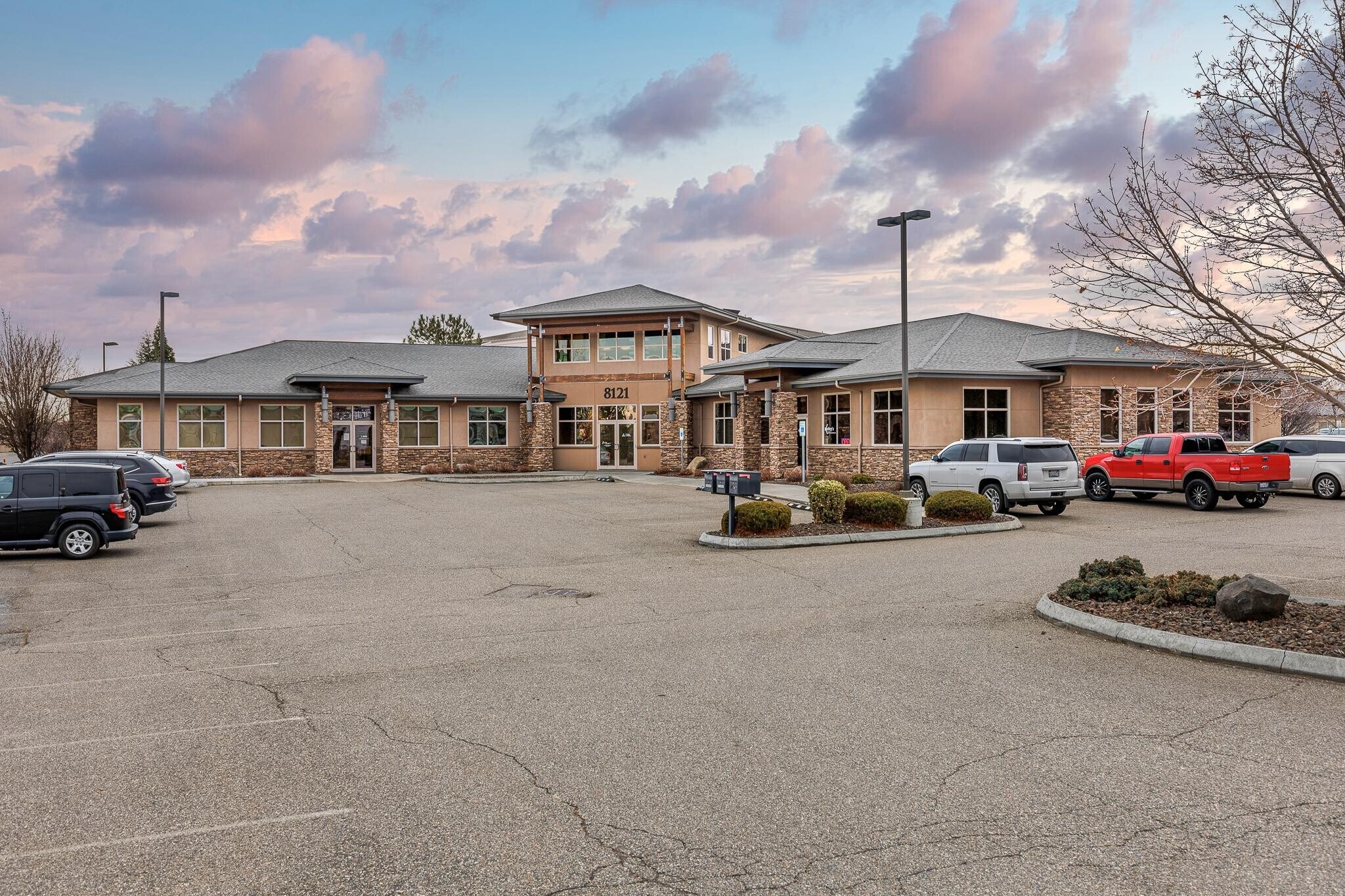 8121 W Grandridge Blvd, Kennewick, WA for lease Building Photo- Image 1 of 16