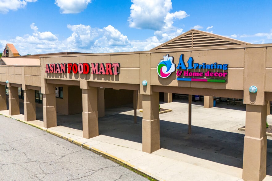 1102-1192 W Kemper Rd, Cincinnati, OH for lease - Building Photo - Image 2 of 22