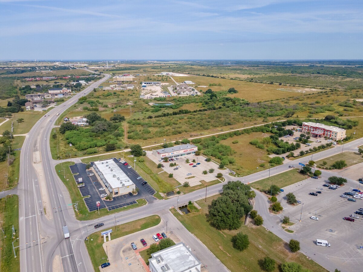 165 Business Park Blvd, Kenedy, TX 78119