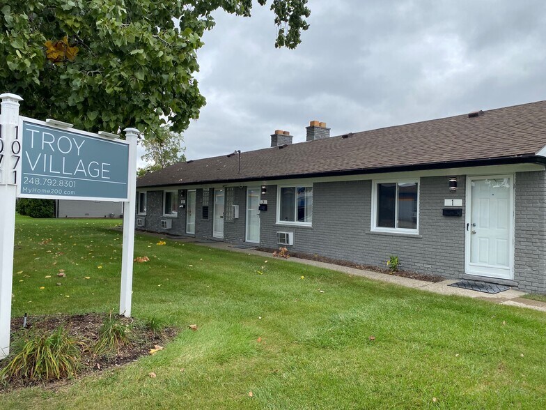 1071 Rochester Rd, Troy, MI for sale - Building Photo - Image 1 of 1