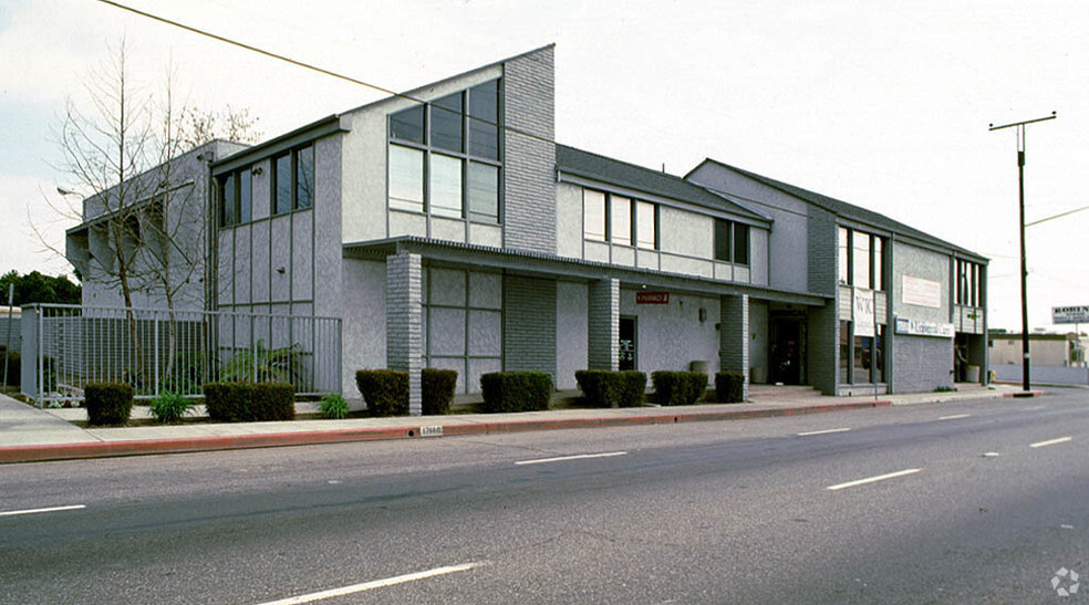 17660 Lakewood Blvd, Bellflower, CA for lease - Building Photo - Image 2 of 3