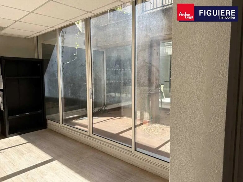 3 Rue Des Allumettes, Aix-en-Provence for sale - Interior Photo - Image 2 of 3