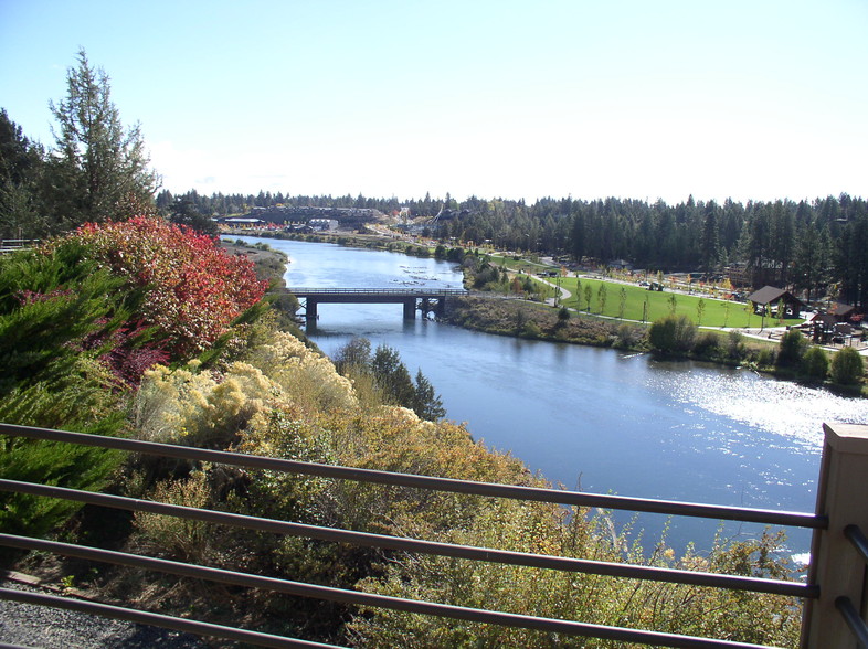 1001 SW Disk Dr, Bend, OR for lease - Building Photo - Image 2 of 23