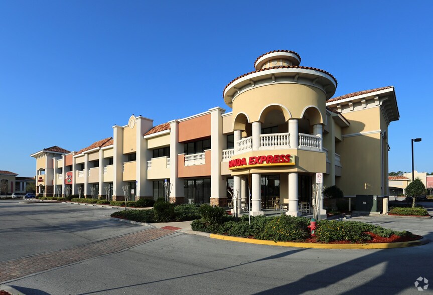 688 N Alafaya Trl, Orlando, FL 32828