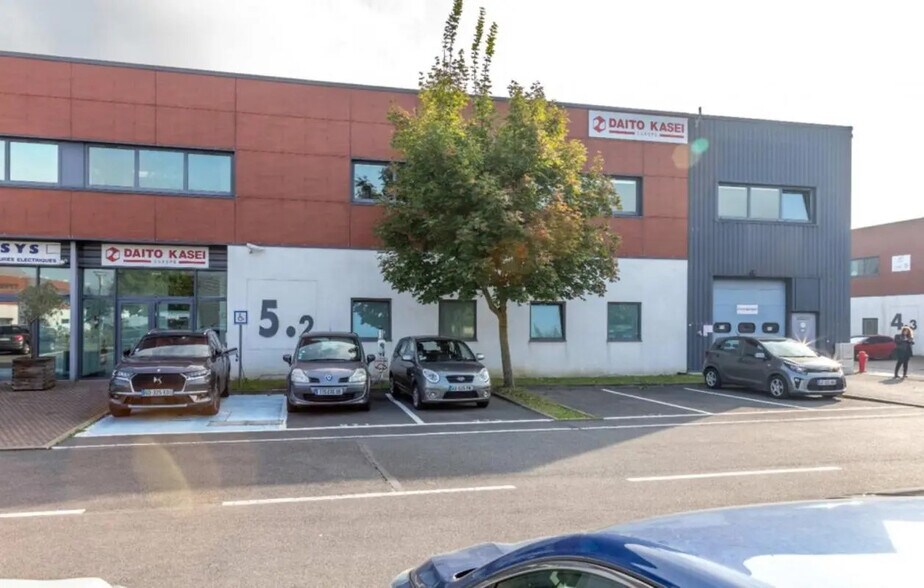 Flex in Taverny for lease - Building Photo - Image 3 of 17