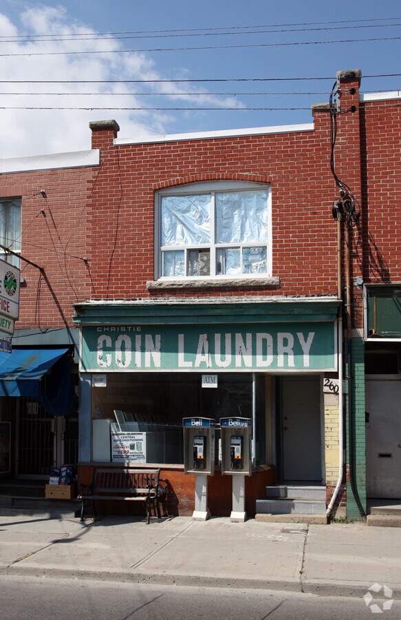 260 Christie St, Toronto, ON M6G 3C1