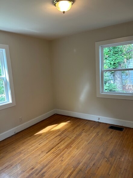 2820 The Plaza, Charlotte, NC for lease - Interior Photo - Image 3 of 6