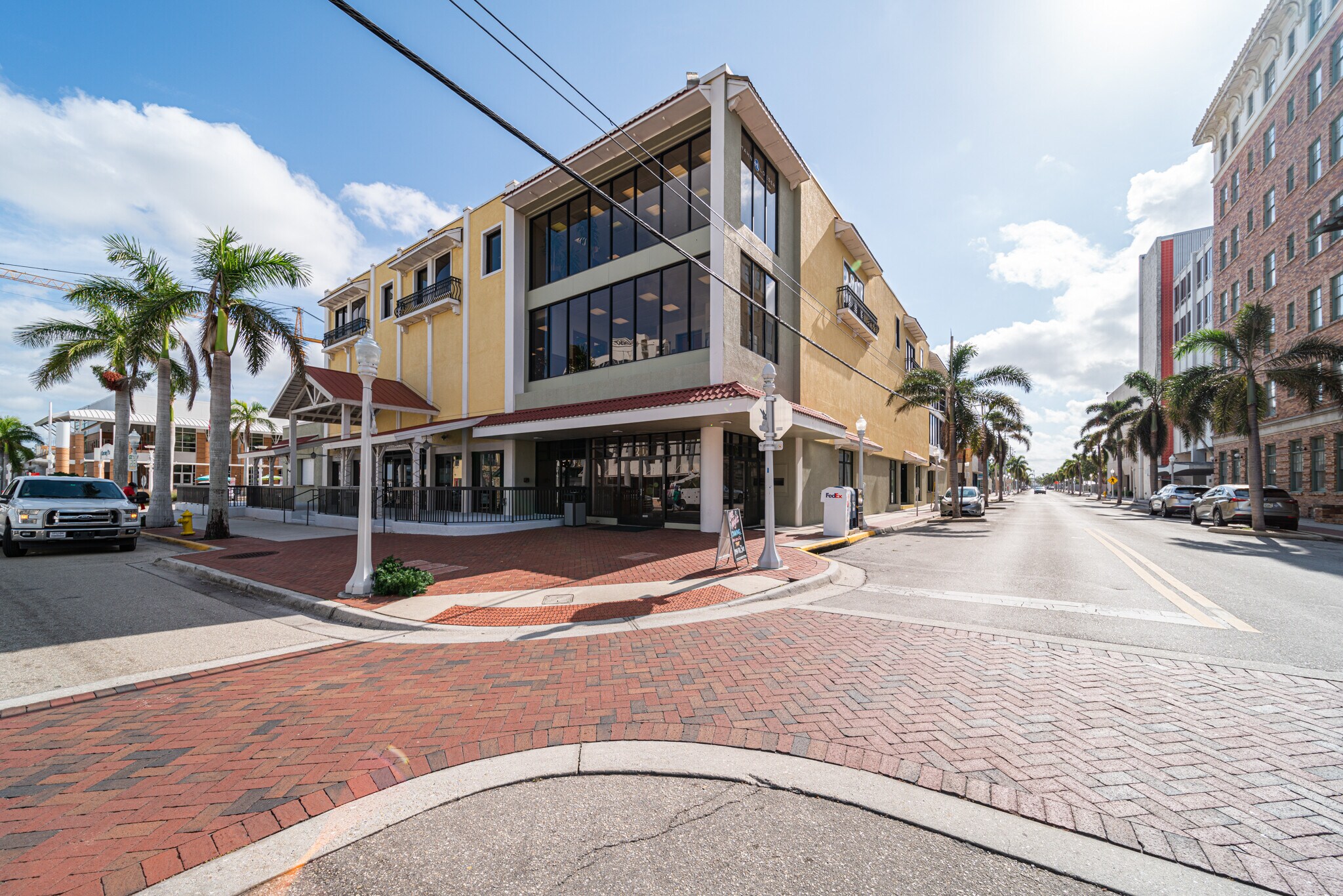 2400 1st St, Fort Myers, FL for sale Primary Photo- Image 1 of 1