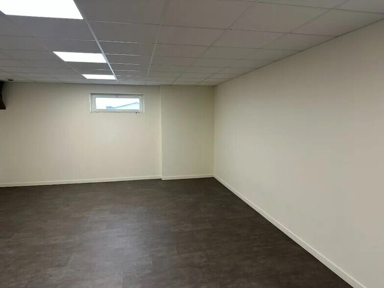 Flex in Chalon-sur-Saône for lease - Interior Photo - Image 3 of 5