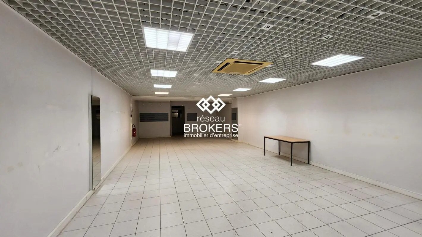 Retail in Albi for lease Interior Photo- Image 1 of 10