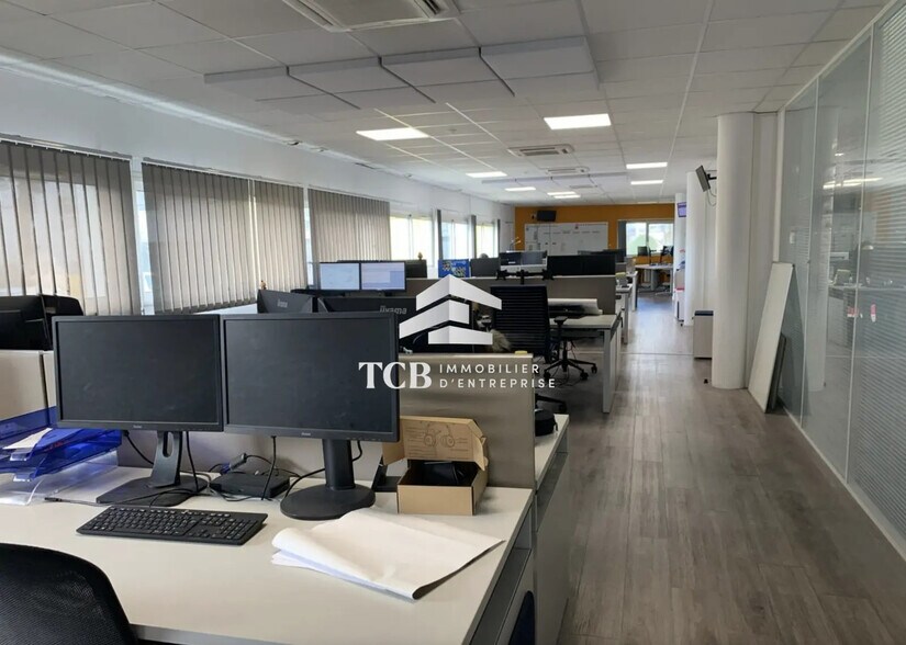 Office in Bouguenais for lease - Interior Photo - Image 1 of 11