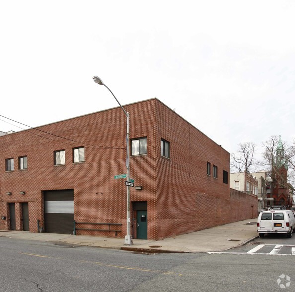 867 Astoria Blvd, Astoria, NY for lease - Building Photo - Image 2 of 6