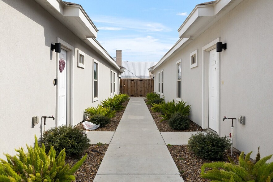 904 N Kentucky St, Alton, TX for sale - Building Photo - Image 2 of 16