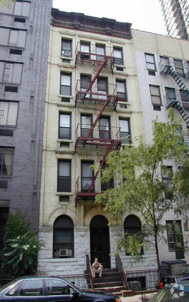 418 E 81st St, New York, NY for lease - Building Photo - Image 1 of 2