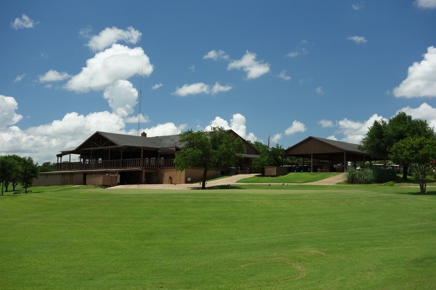 636 Riverside Dr, Bastrop, TX for sale - Building Photo - Image 1 of 1