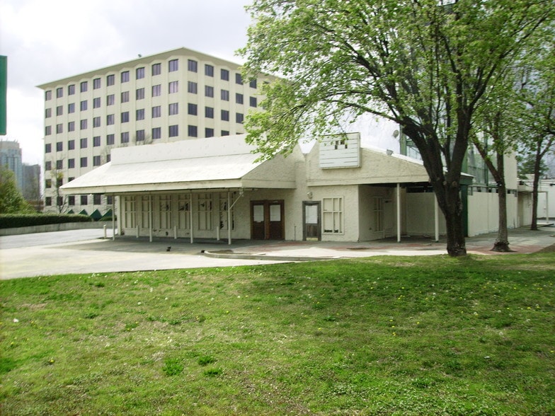 3002 Peachtree Rd, Atlanta, GA for lease - Building Photo - Image 2 of 3