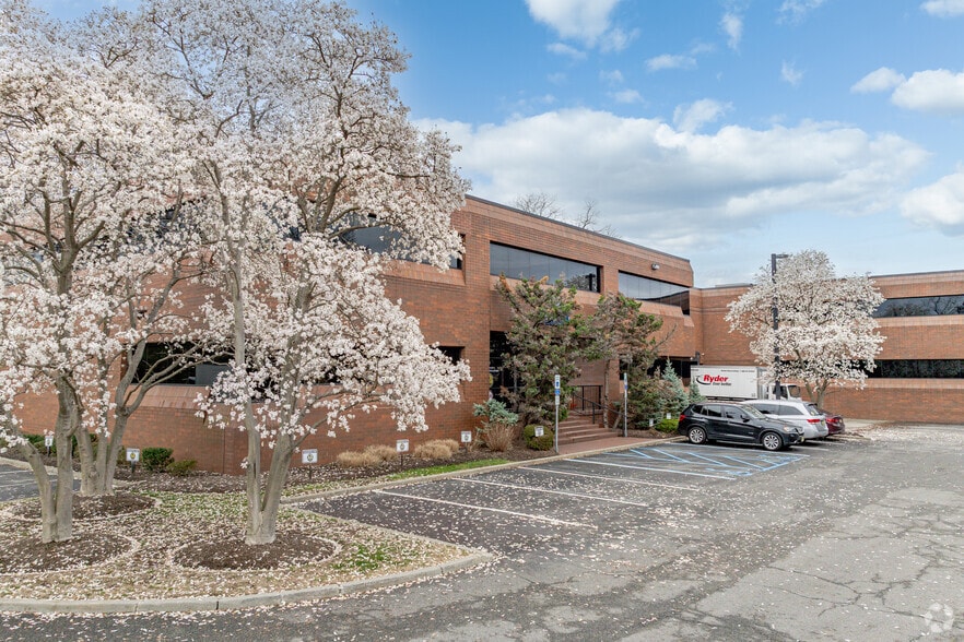 65-75 Kingsland Ave, Clifton, NJ for lease - Building Photo - Image 2 of 4