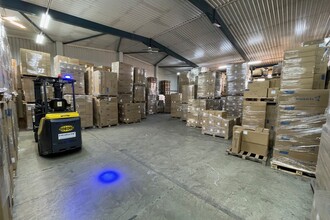 Kennetside, Newbury for lease Interior Photo- Image 1 of 5