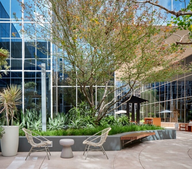 345 N Maple Dr, Beverly Hills, CA for lease - Building Photo - Image 2 of 7