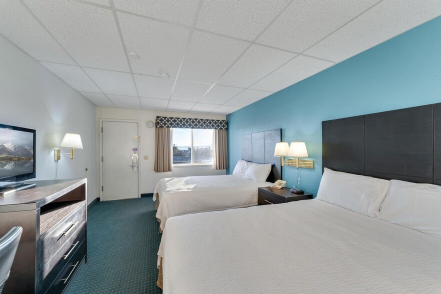 590 W Main St, Vernal, UT for sale - Building Photo - Image 2 of 30