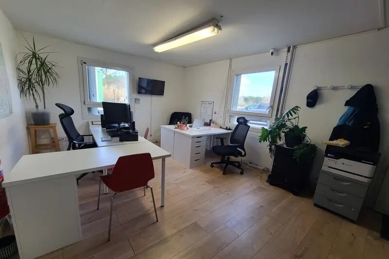 Flex in Magescq for lease - Interior Photo - Image 3 of 4